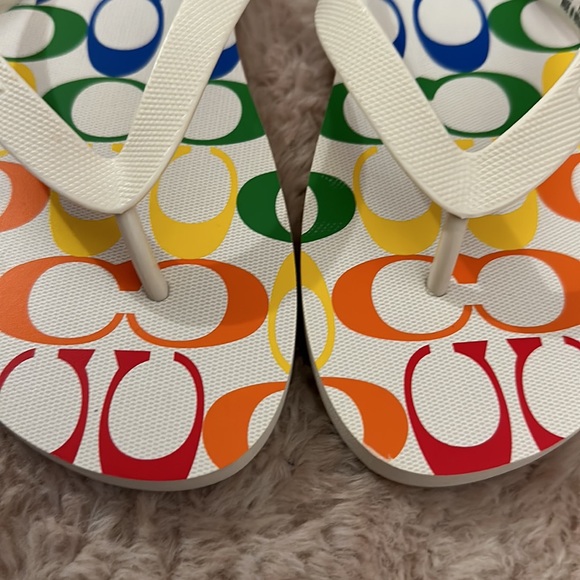 Coach Flip Flop In Rainbow Signature - Picture 8 of 9